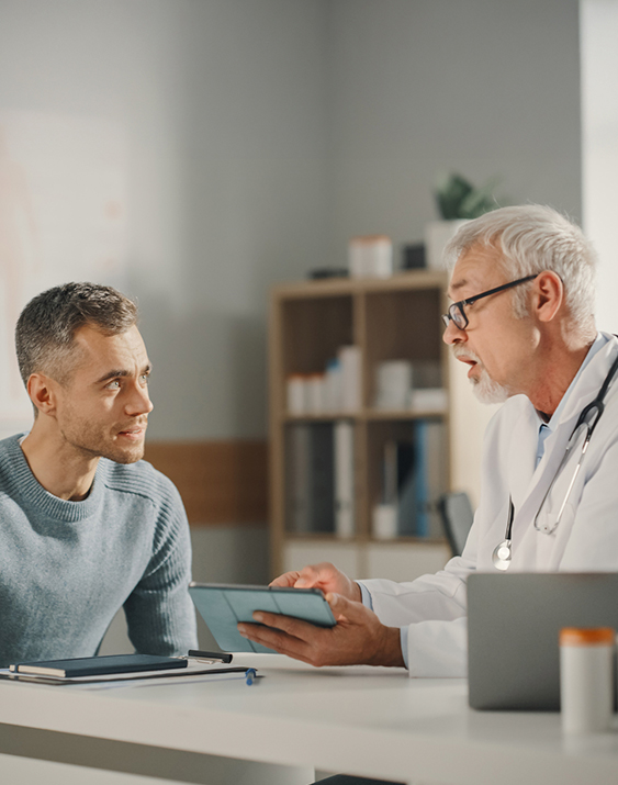 patient and prescriber talking about MOUD